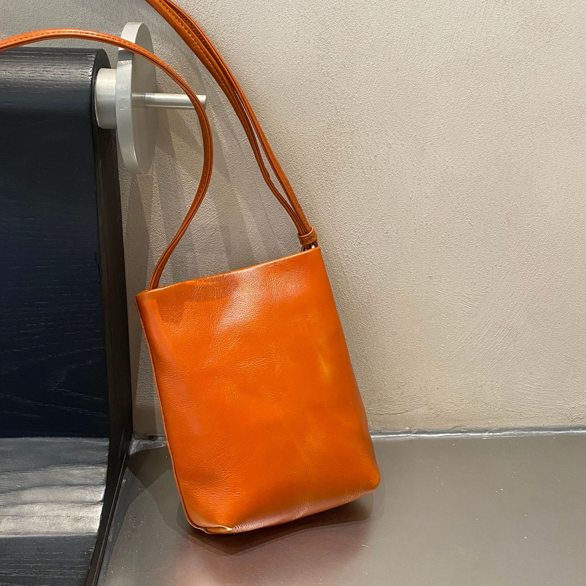 Top Layer Cowhide Bucket Bag - Versatile Soft Leather Crossbody & Small Phone Purse, Vintage Style - Thumbnail 4