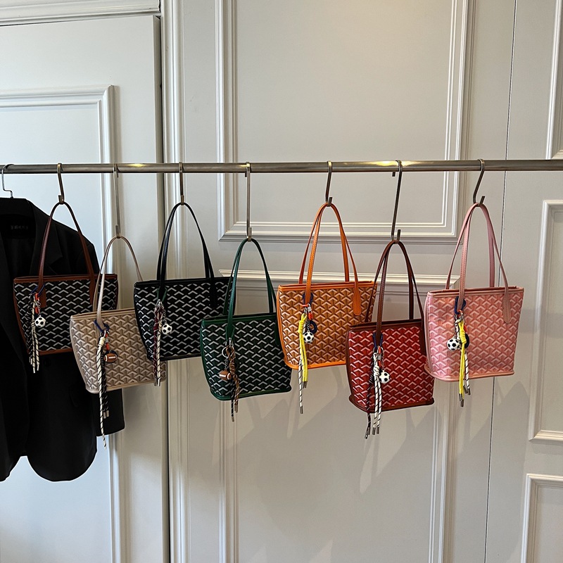 Premium Fish Scale Design Hobo Bag - Stylish PU Shoulder Tote Bag for Women - Thumbnail 4