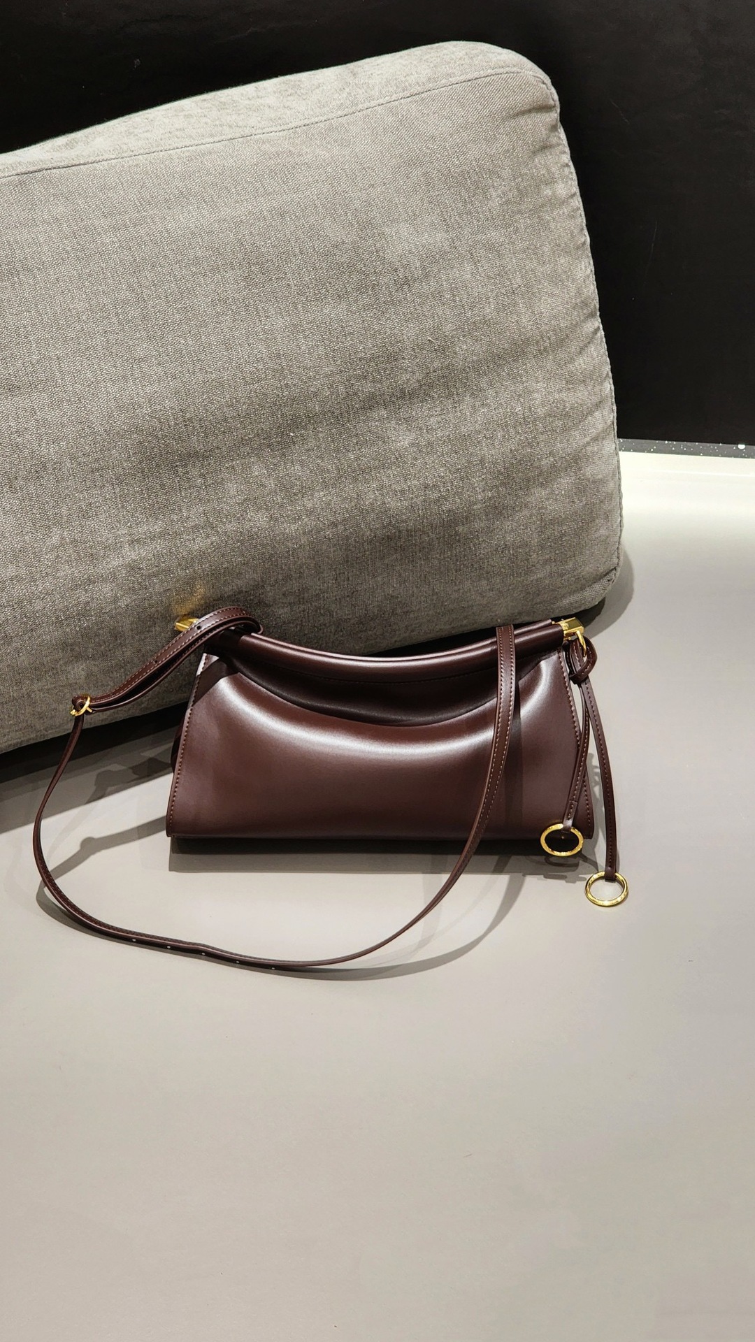 French Cowhide Leather Shoulder Bag Elegant Curved Hobo Bag for Women - Thumbnail 8