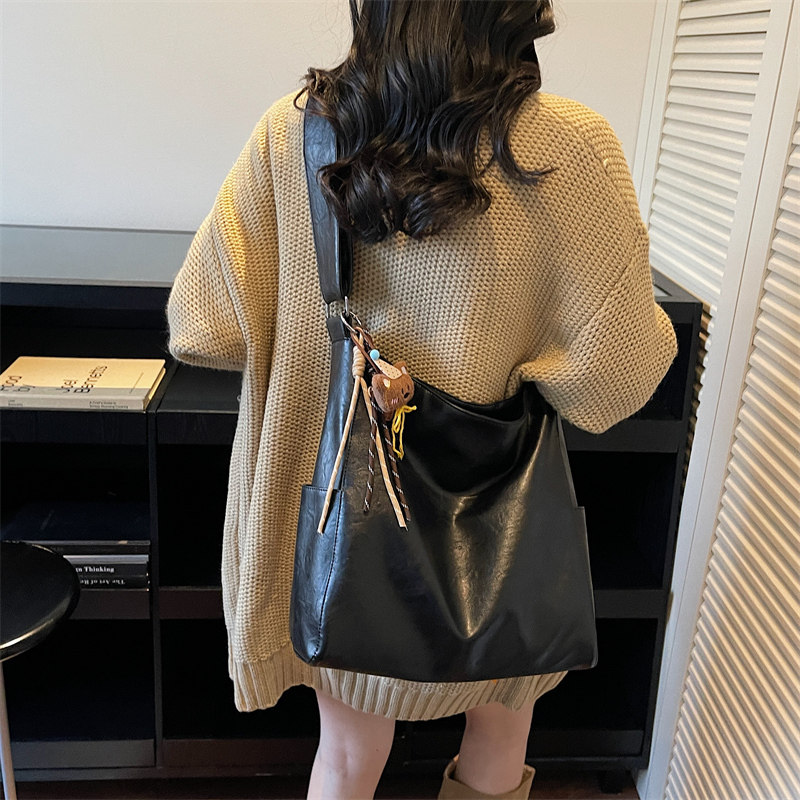 Minimalist Large Capacity Women's Bag 2026 New Fashion Versatile Casual Shoulder Bag Student Commuter Crossbody Tote Bag - Thumbnail 4